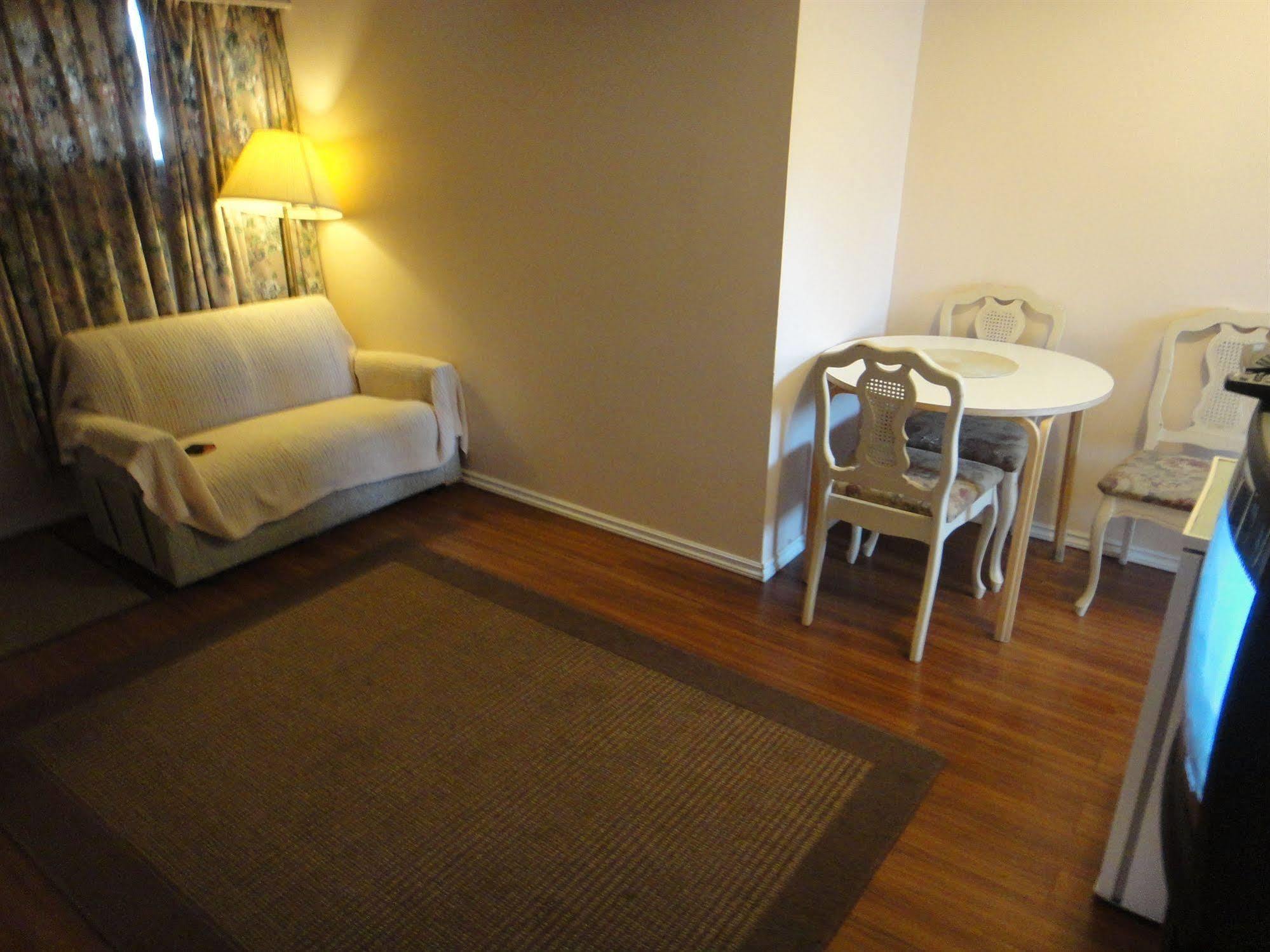 Airport Inn Quesnel Luaran gambar