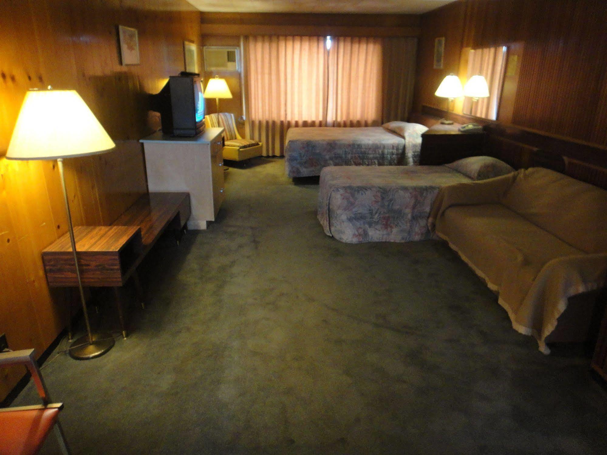Airport Inn Quesnel Luaran gambar