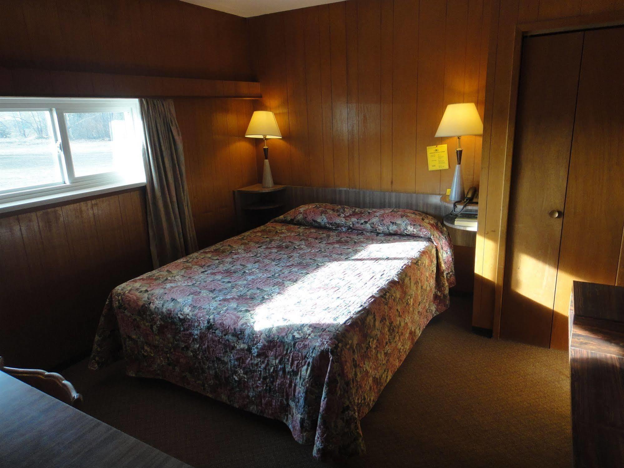Airport Inn Quesnel Luaran gambar