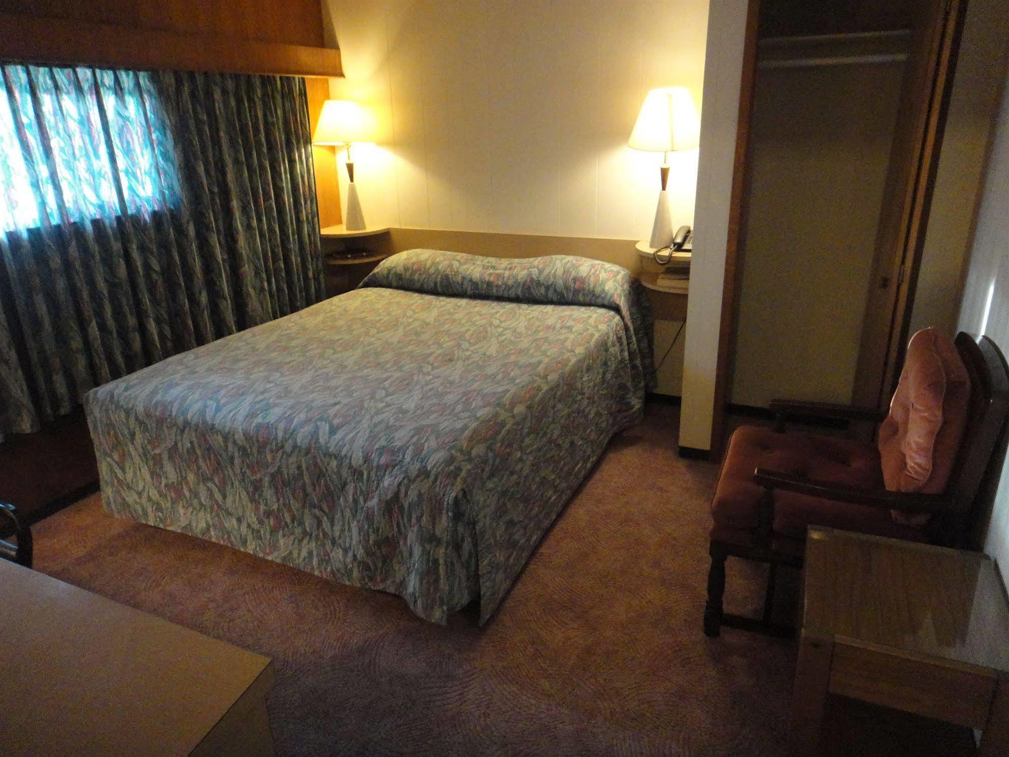 Airport Inn Quesnel Luaran gambar